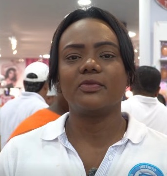 Diana Micolta, secretaria.