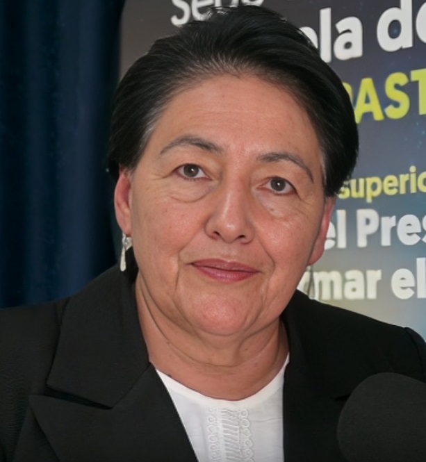 Piedad Figueroa, secretaria.