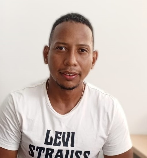 Alexander Angulo, funcionario.