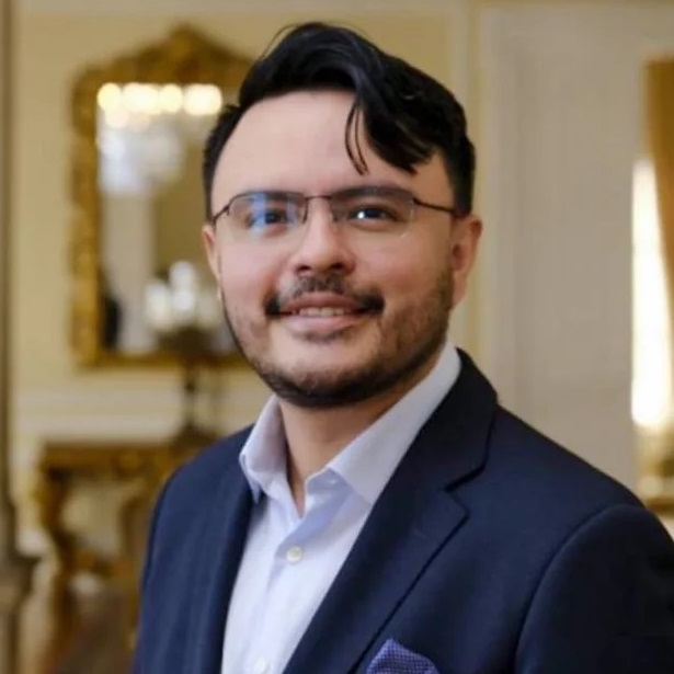 Felipe Harman, director.