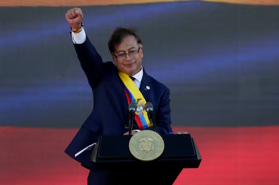 Gustavo Petro concluye hoy su mandato dejando un país más endeudado.