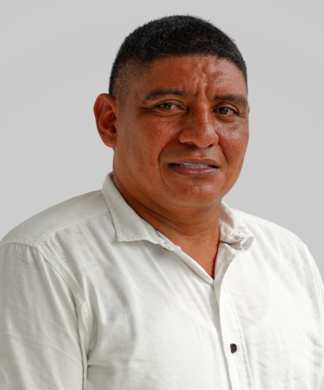 Luis Preciado, secretario.