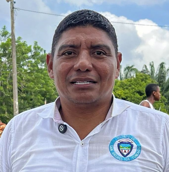 Luis Preciado, secretario.