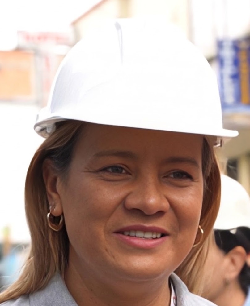 María Cerón, secretaria.