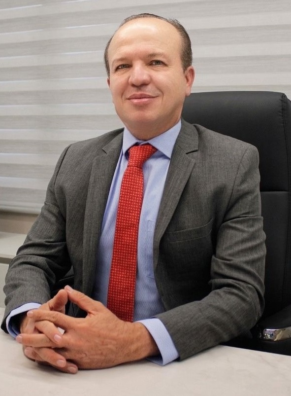 Antonio José Veira, gerente.