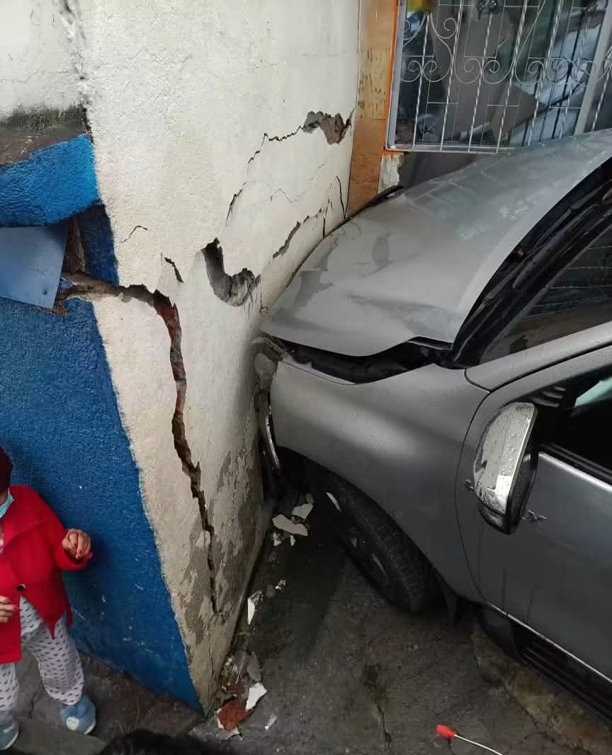 Accidente en barrio Villaflor de Pasto dejó una vivienda inhabitable tras fuerte choque