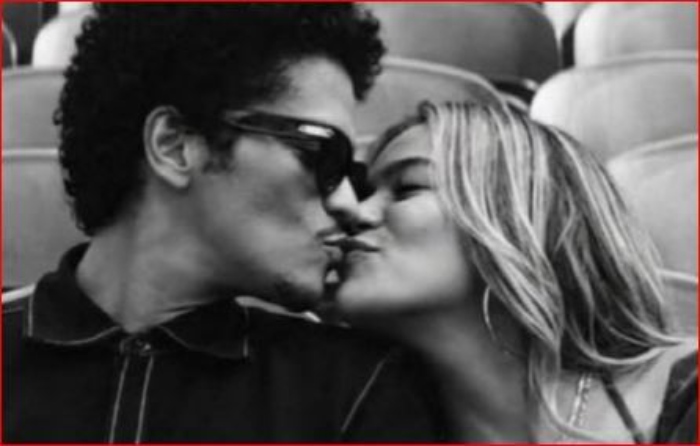 Still- lanzamiento- KAROL G- BRUNO MARS- video-