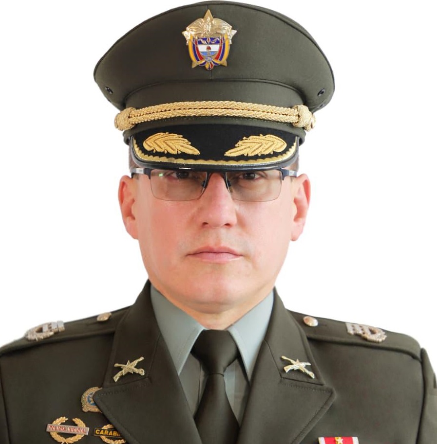 Fernando Murillo, comandante.