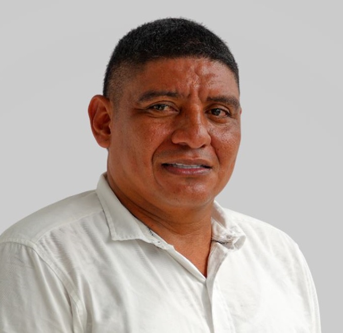 Luis Preciado, secretario.