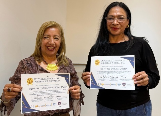Vilma Villarreal y Edith Urbina, participantes.