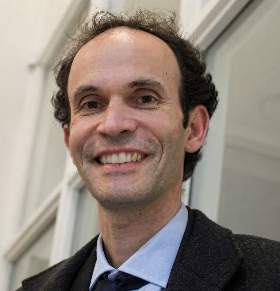 Ilario Favero, ciudadano italiano.