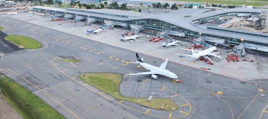 Bogotá estudia rediseñar su espacio aéreo ante el aumento de operaciones en El Dorado