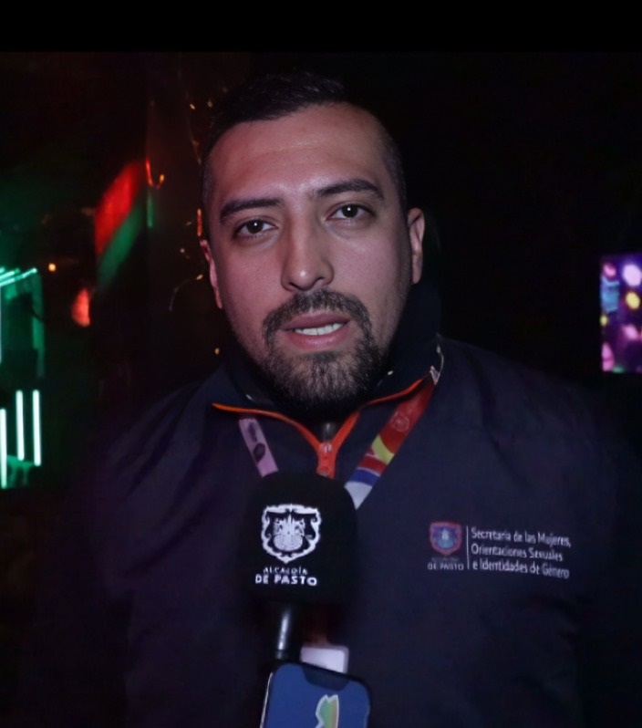 Luis Mora, funcionario.