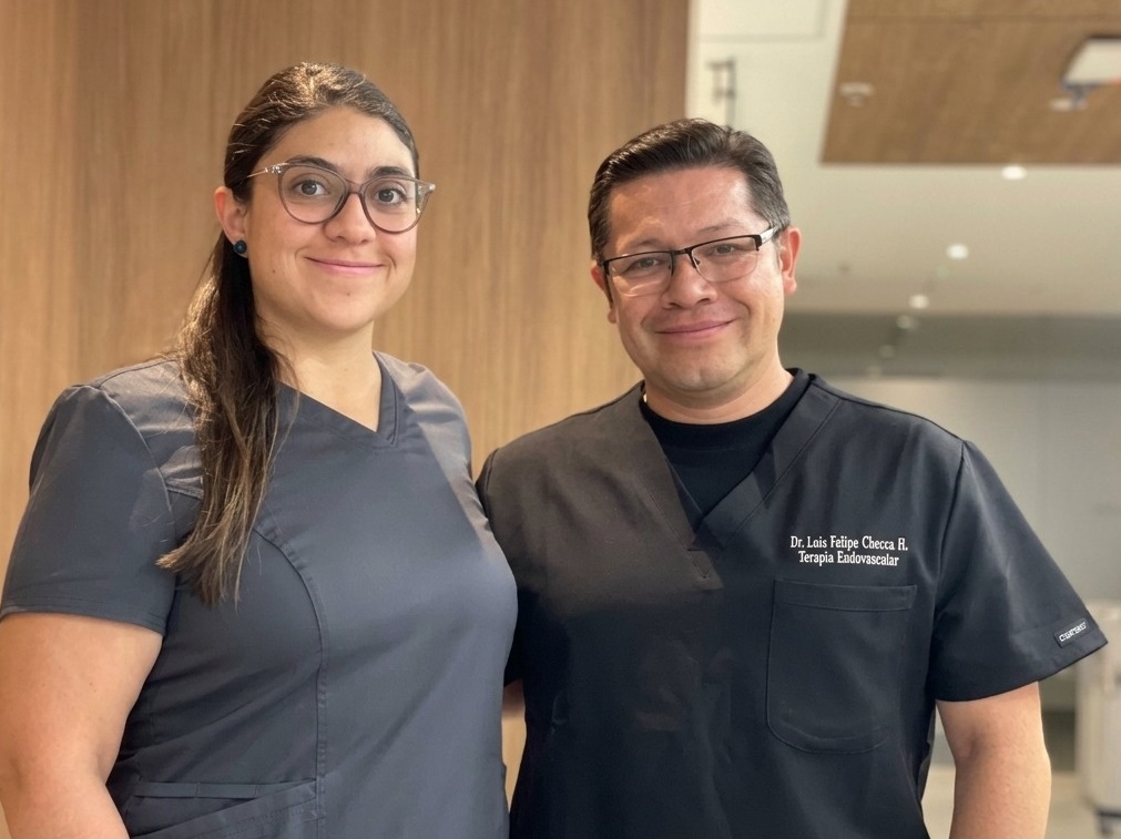Los neurocirujanos Catalina Sánchez Delgado y Luis Felipe Checa hacen parte del equipo del Hospital Universitario Departamental de Nariño (HUDN) que implementó el abordaje transorbitario para el tratamiento de lesiones complejas.