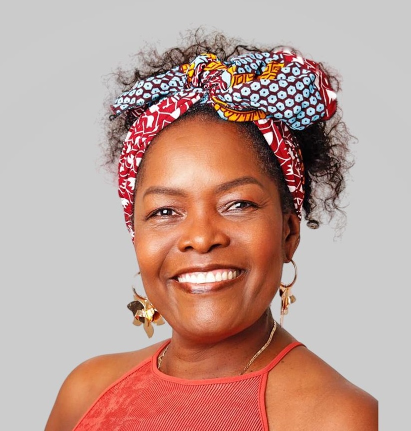 Silena Dájome, funcionaria.